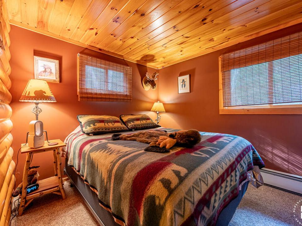 ColbyCabins_Moose_Bedroom2