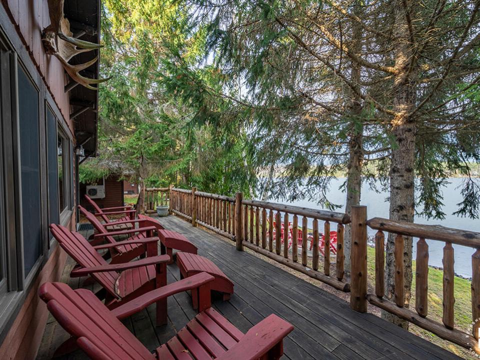 ColbyCabins_Moose_Deck_R