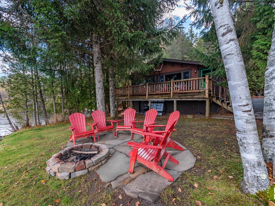 ColbyCabins_Moose_Exterior_Firepit