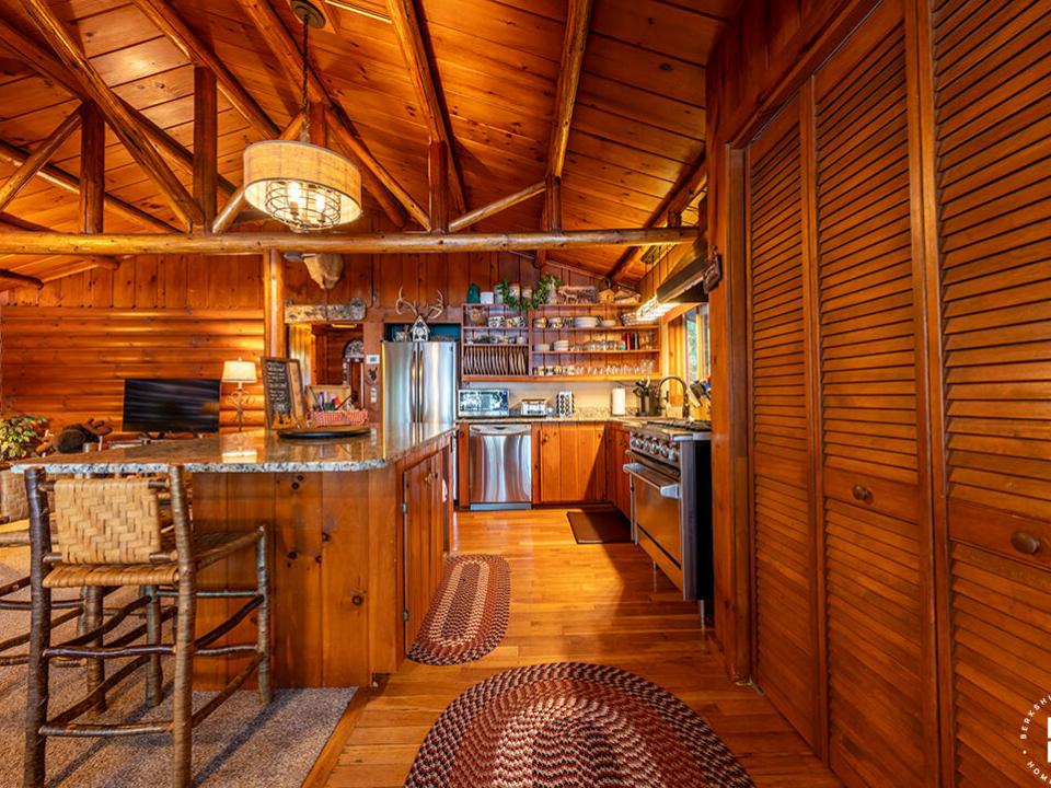 ColbyCabins_Moose_Kitchen