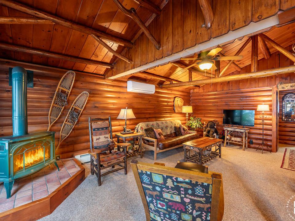 ColbyCabins_Moose_LR_L