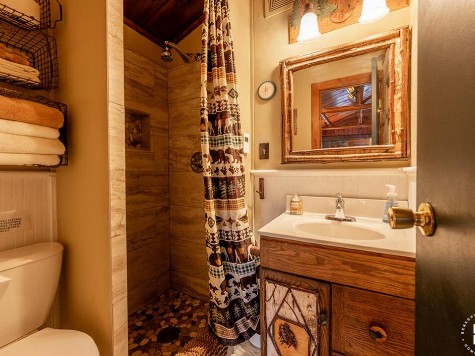 ColbyCabins_Loon_Bathroom