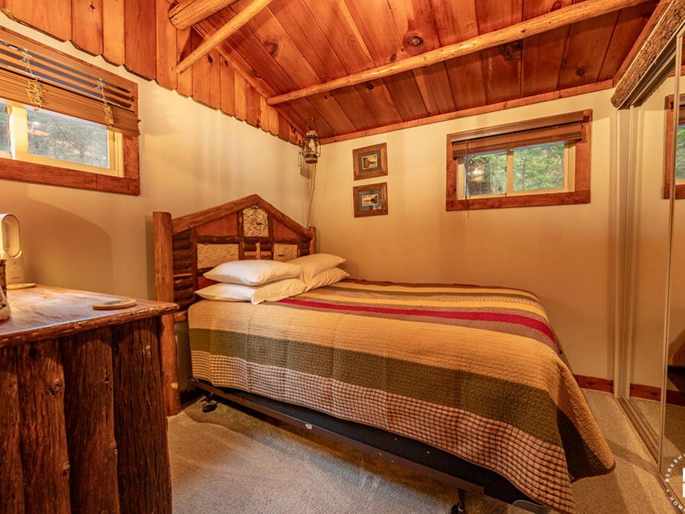 ColbyCabins_Loon_Bedroom