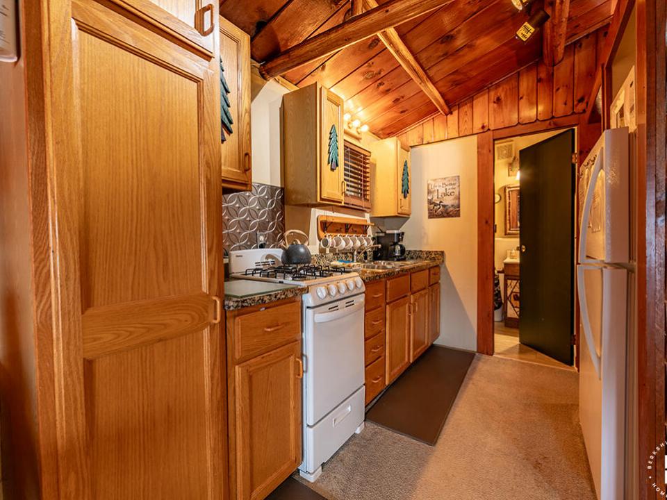 ColbyCabins_Loon_Kitchen