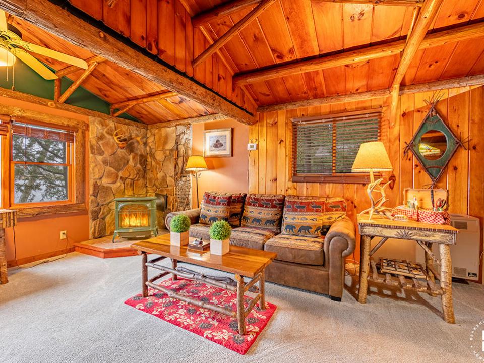 ColbyCabins_Loon_LR_Fireplace