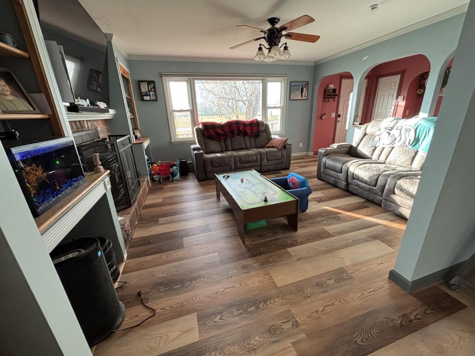 2428 Rte. 22 livng room