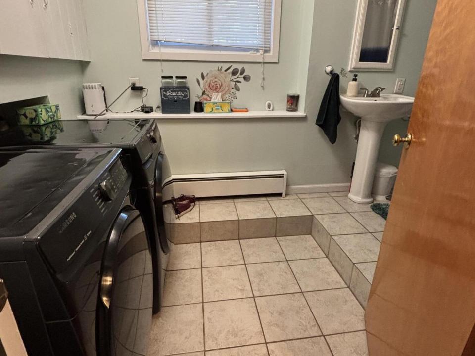 2428 Rte. 22 bath and laundry room