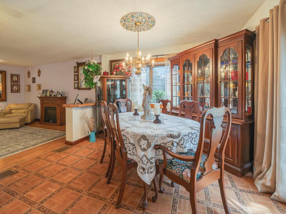 15 East Rounds St-38