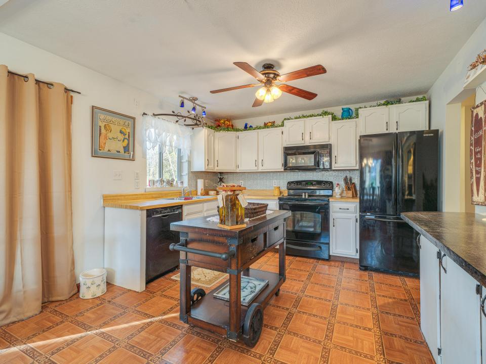 15 East Rounds St-40