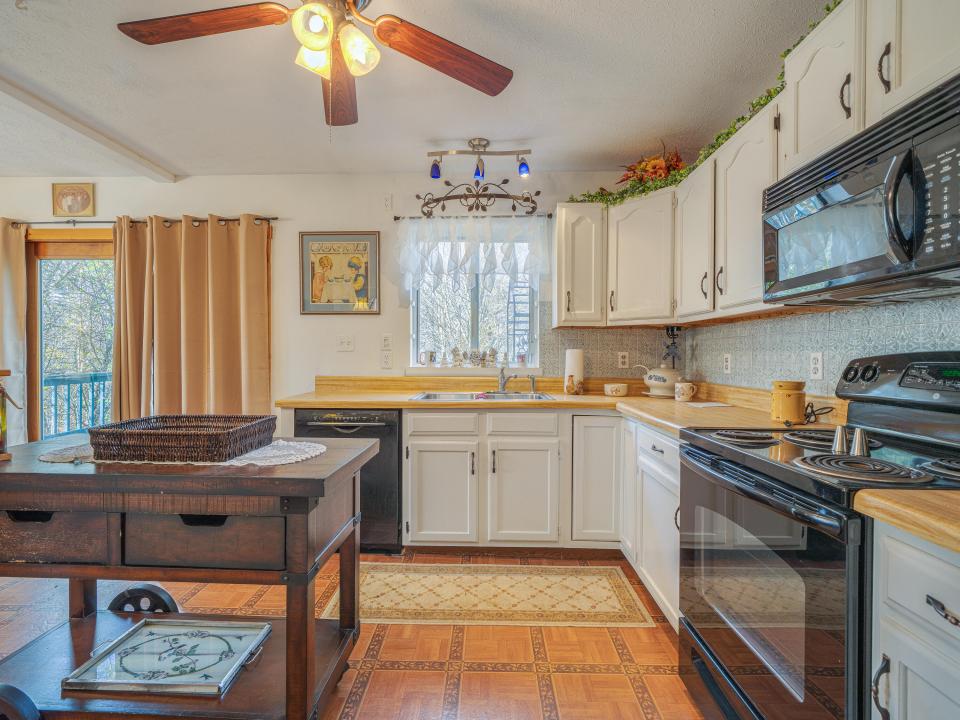 15 East Rounds St-41