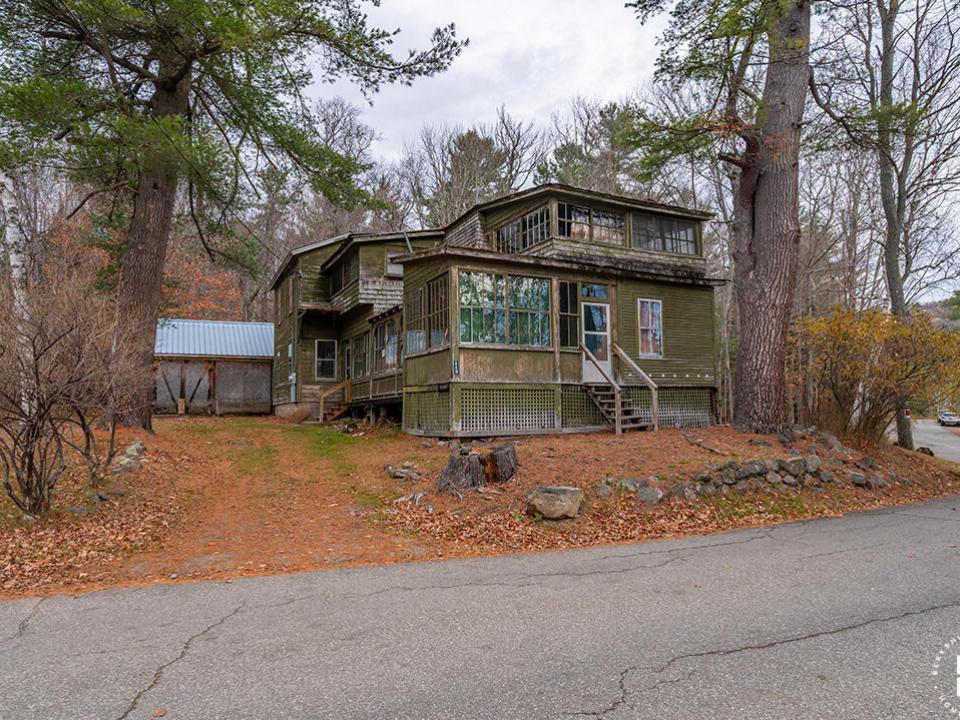 SaranacLakeHomeOnForestHillAve_Exterior_