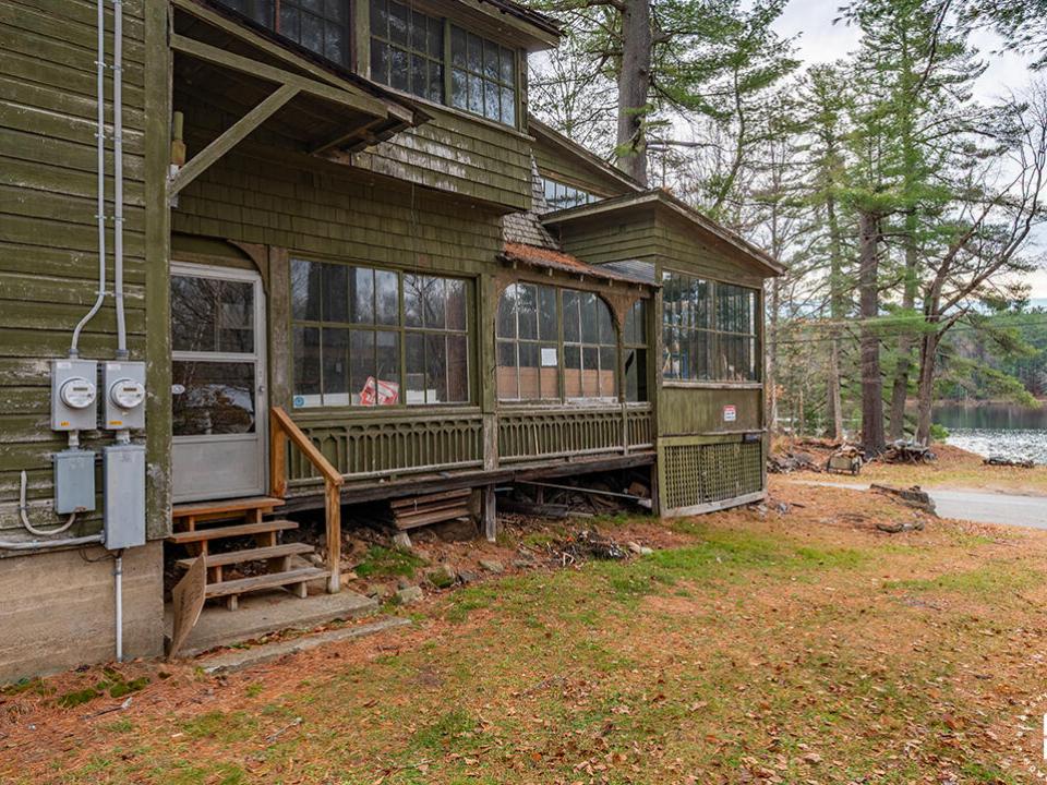 SaranacLakeHomeOnForestHillAve_Exterior_