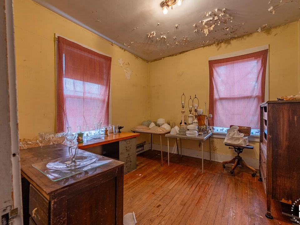 SaranacLakeHomeOnForestHillAve_MH_Bedroo