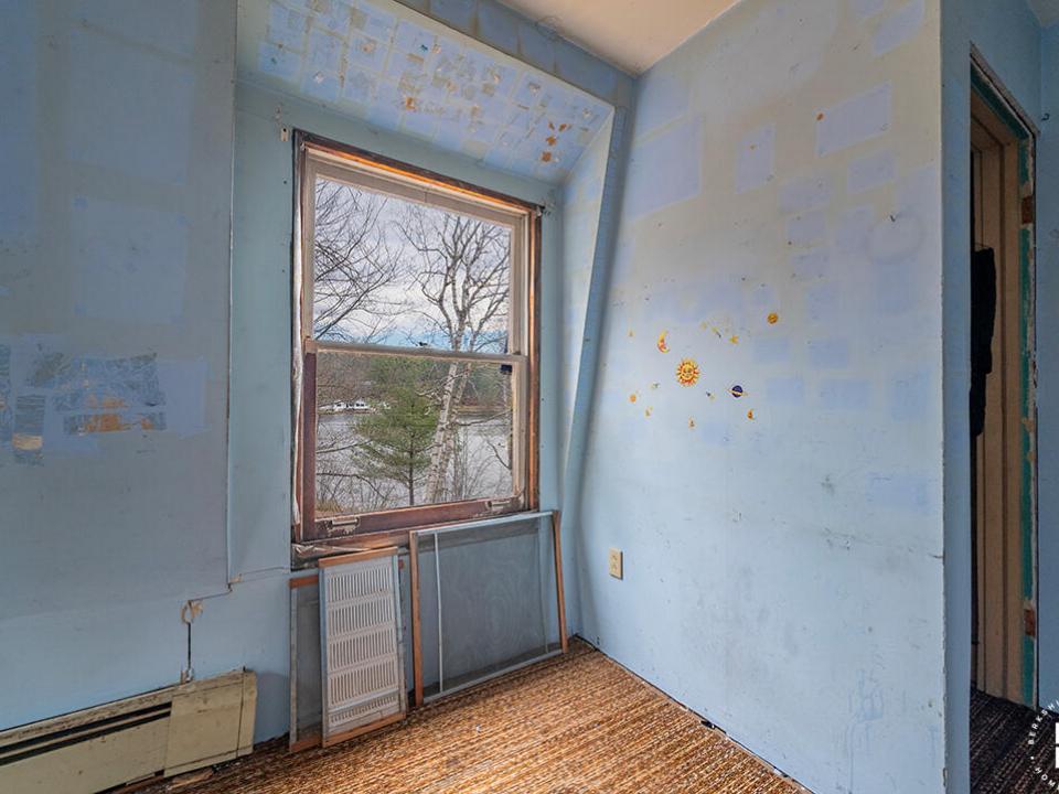 SaranacLakeHomeOnForestHillAve_MH_Bedroo