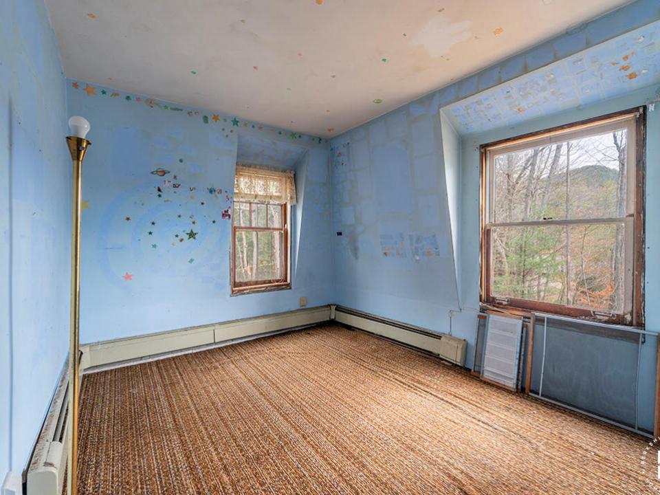 SaranacLakeHomeOnForestHillAve_MH_Bedroo