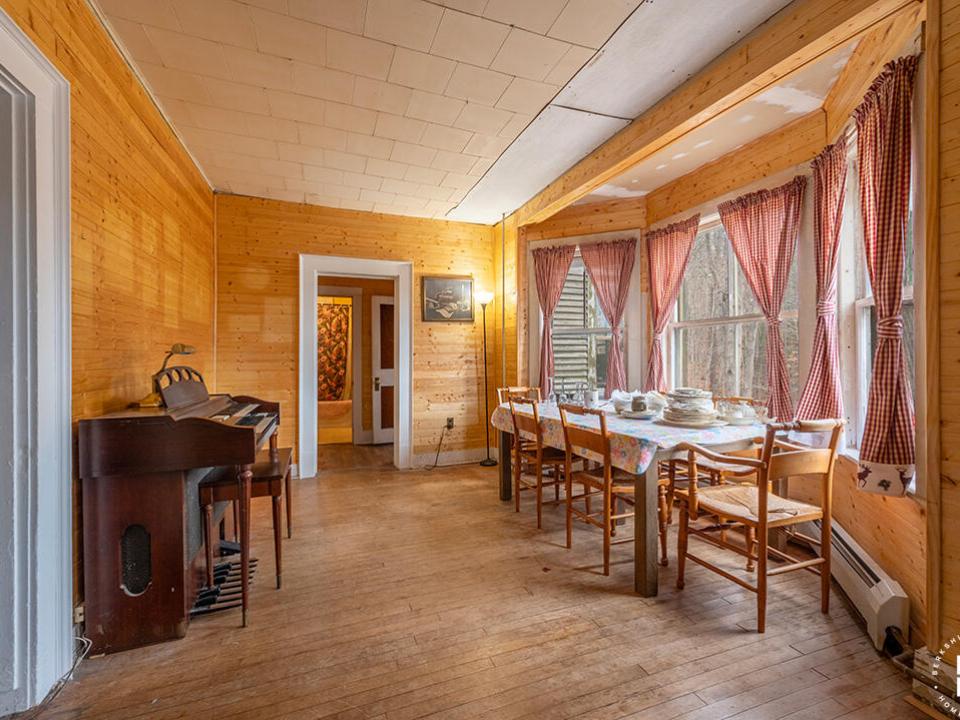 SaranacLakeHomeOnForestHillAve_MH_DR_R