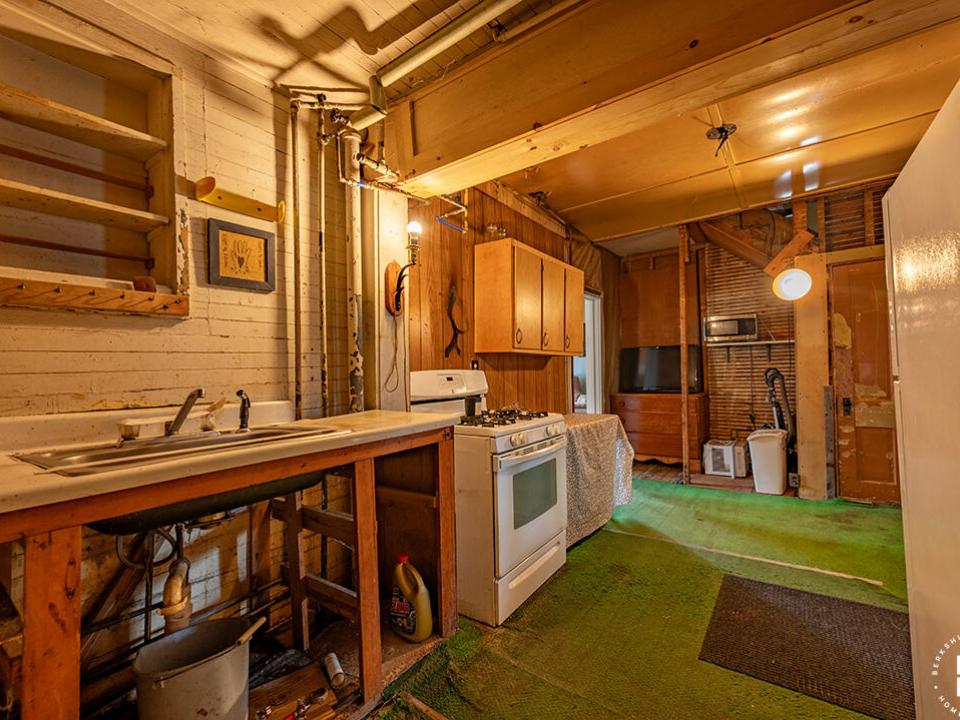 SaranacLakeHomeOnForestHillAve_MH_Kitche