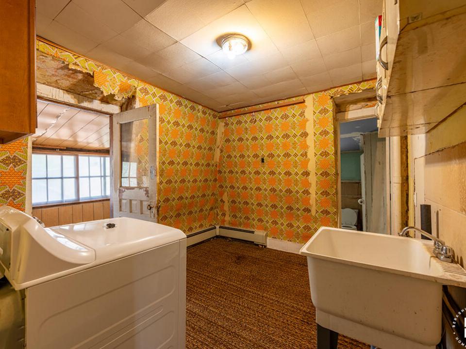 SaranacLakeHomeOnForestHillAve_MH_Laundr