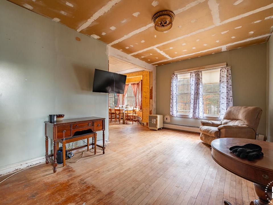 SaranacLakeHomeOnForestHillAve_MH_LR