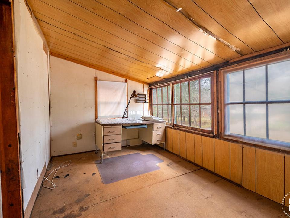 SaranacLakeHomeOnForestHillAve_MH_Sunpor