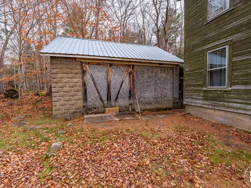 SaranacLakeHomeOnForestHillAve_StorageBu