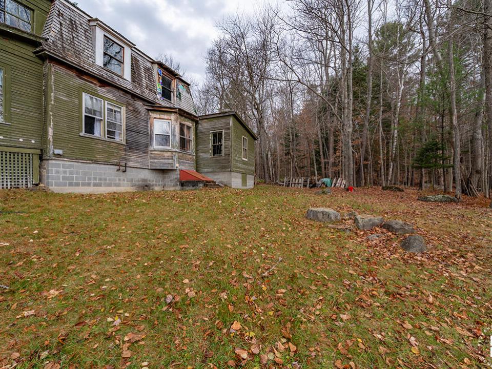 SaranacLakeHomeOnForestHillAve_Yard