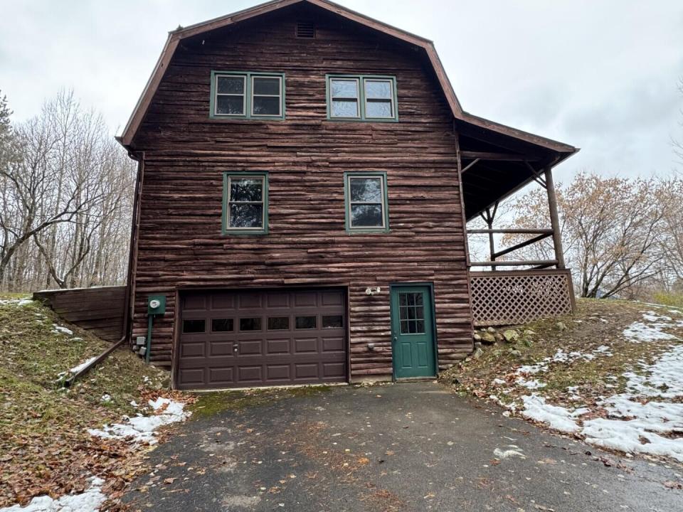 Roina 61 Side Photo Driveway