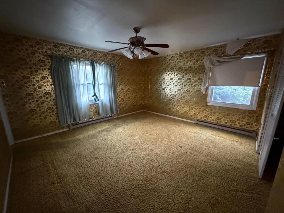 74 Cogan Ave master bed