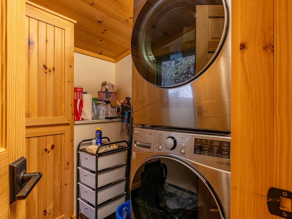 LakePlacidCottageOnChipmunk_Laundry