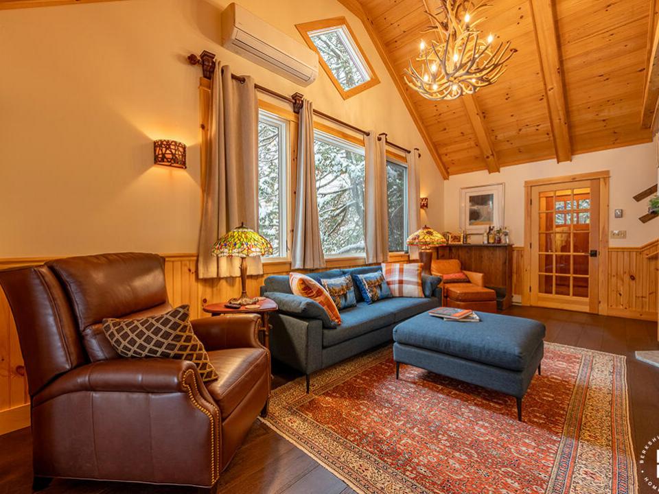 LakePlacidCottageOnChipmunk_LR_L