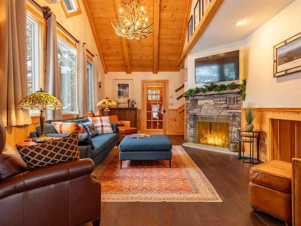 LakePlacidCottageOnChipmunk_LR_From_DR_V