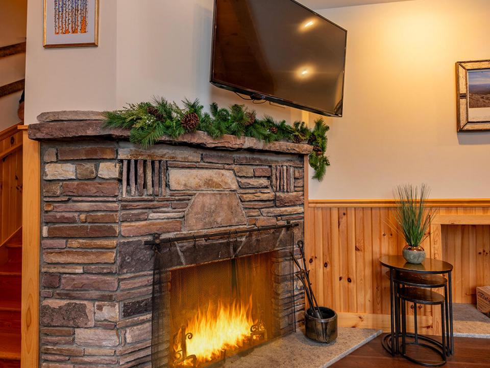 LakePlacidCottageOnChipmunk_LR_Fireplace