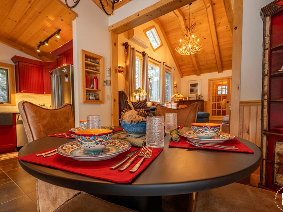 LakePlacidCottageOnChipmunk_DR_Table