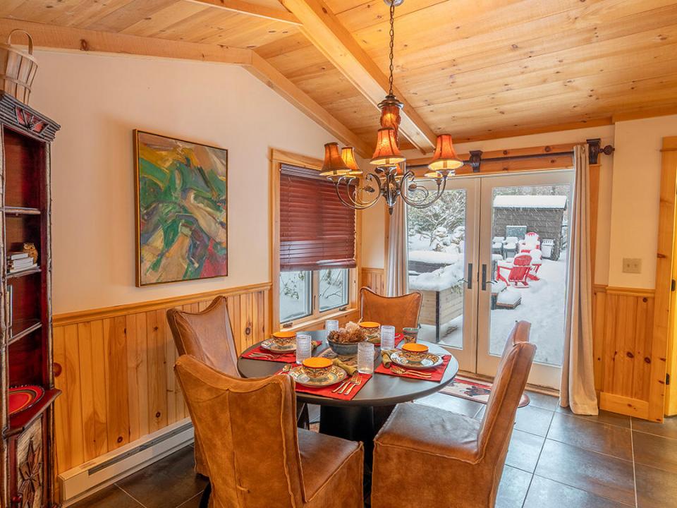 LakePlacidCottageOnChipmunk_DR_From_LR