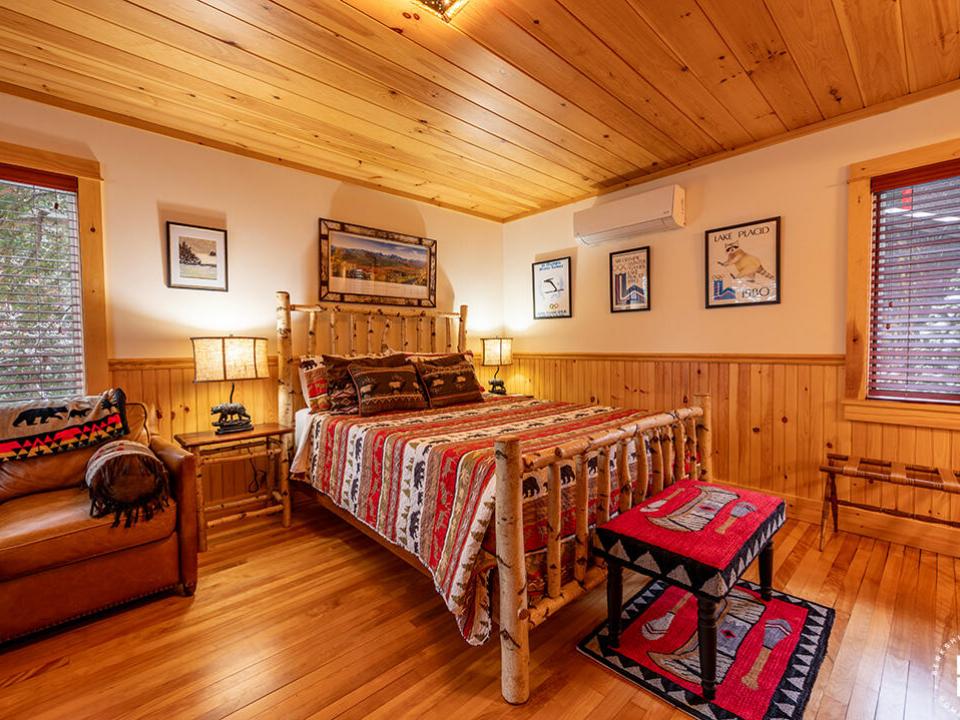 LakePlacidCottageOnChipmunk_Bedroom2