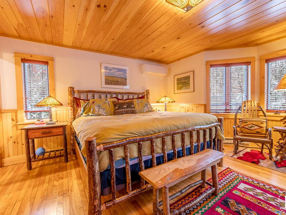 LakePlacidCottageOnChipmunk_Bedroom1_L