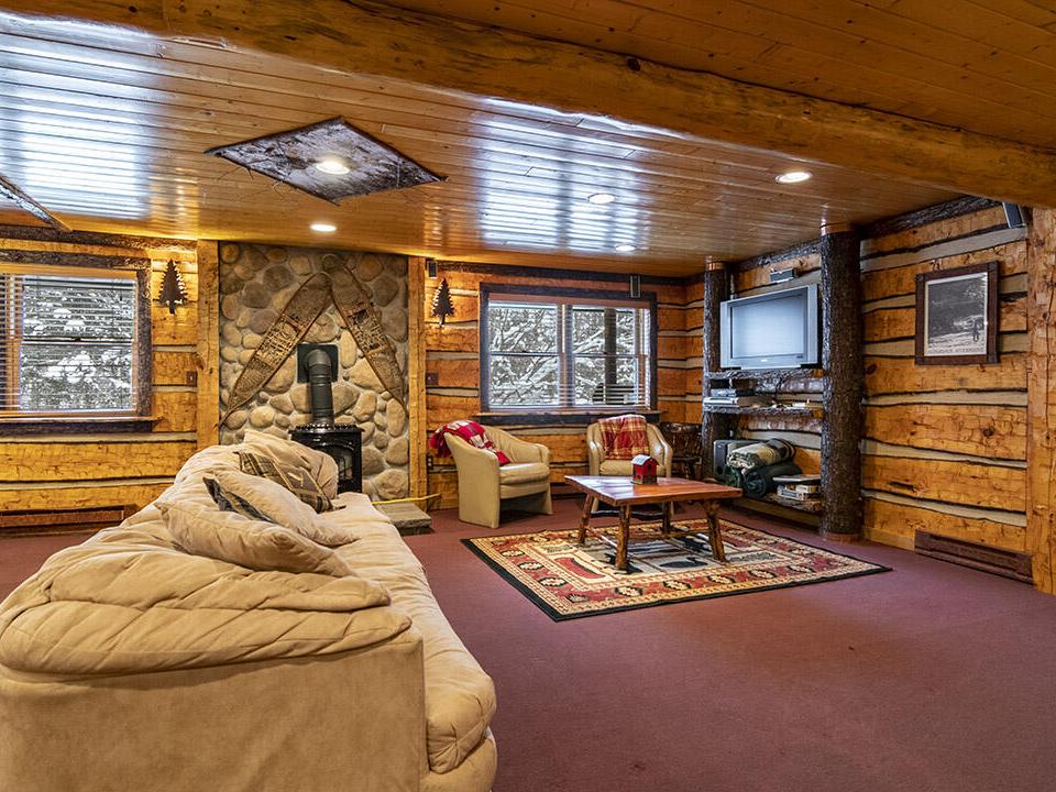 Downstairs_EntertainmentArea