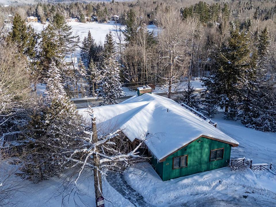 SleepyBearLodge_Winter_A_Exterior_L