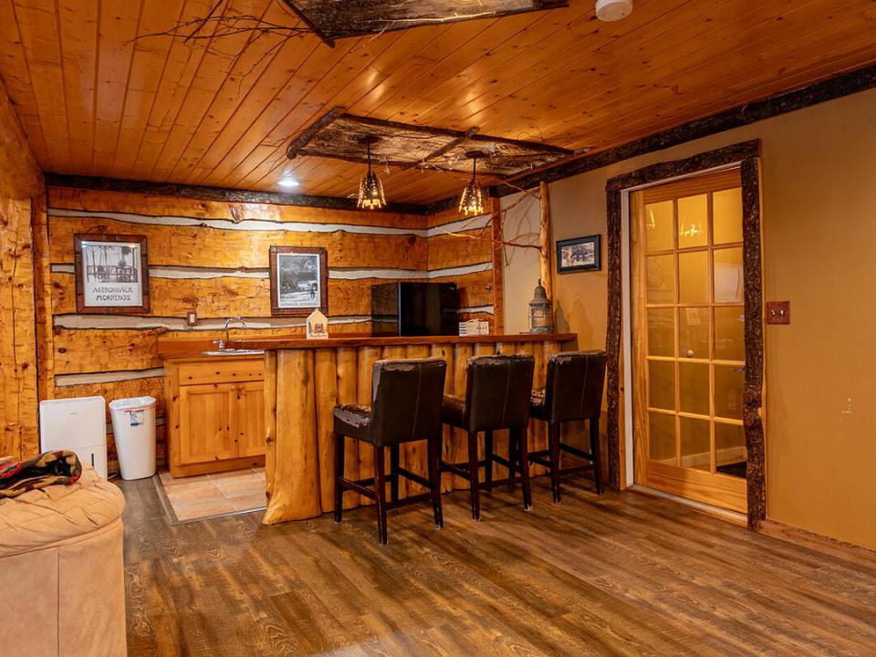 SleepyBearLodge_Winter_EntertainmentRoom