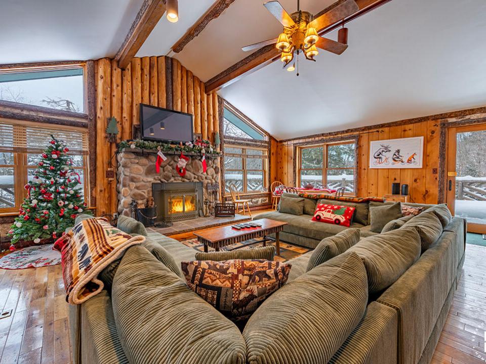 SleepyBearLodge_Winter_LR_L