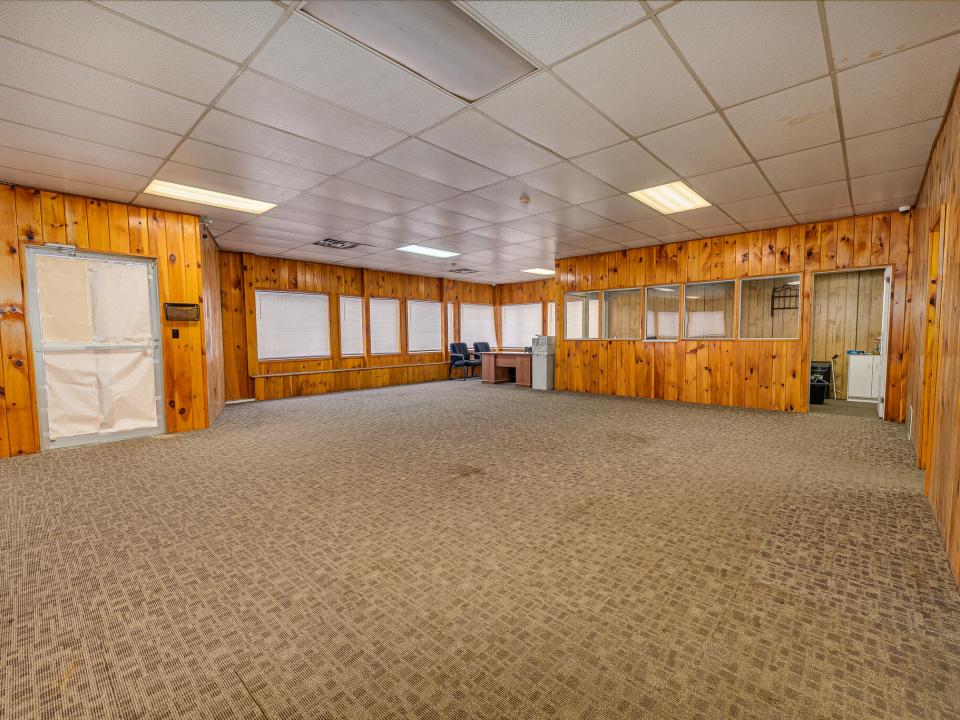 Showroom Facing Office