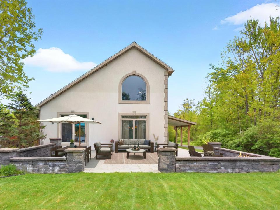 Virtually Staged  (2)