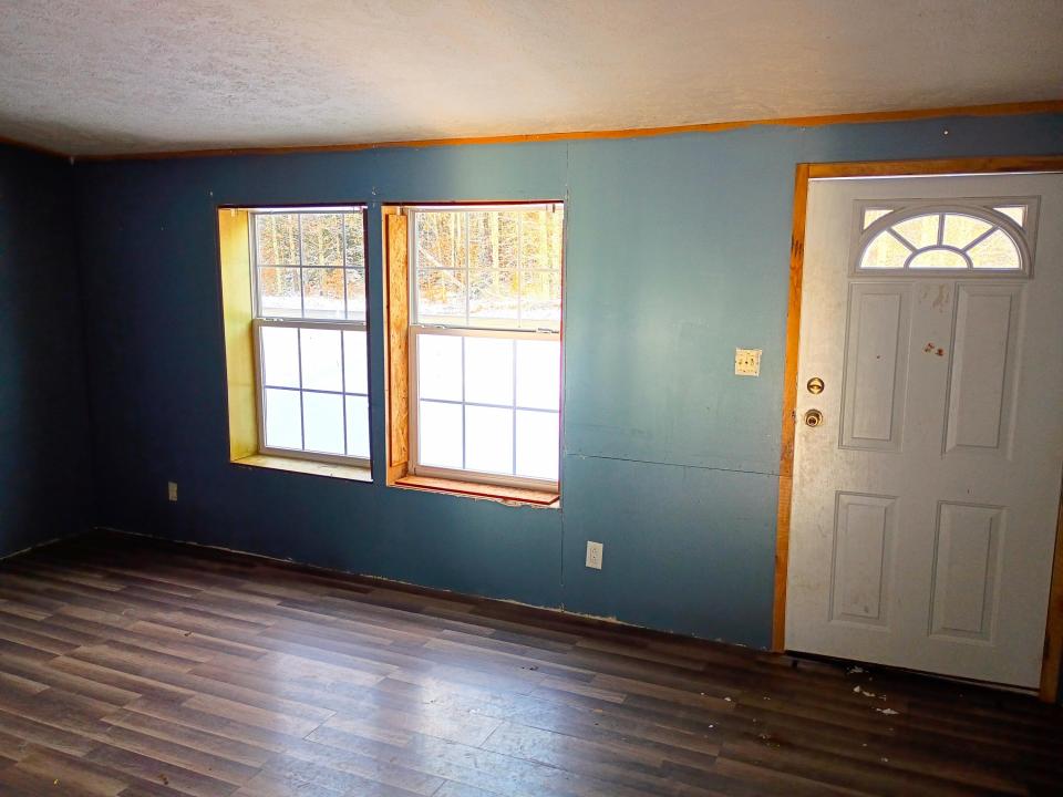 1624 County Route 10 living room