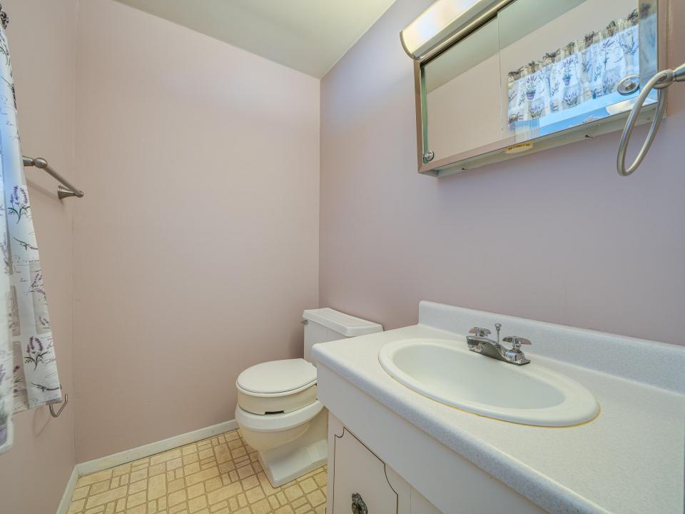 80 Sunset Ave-82