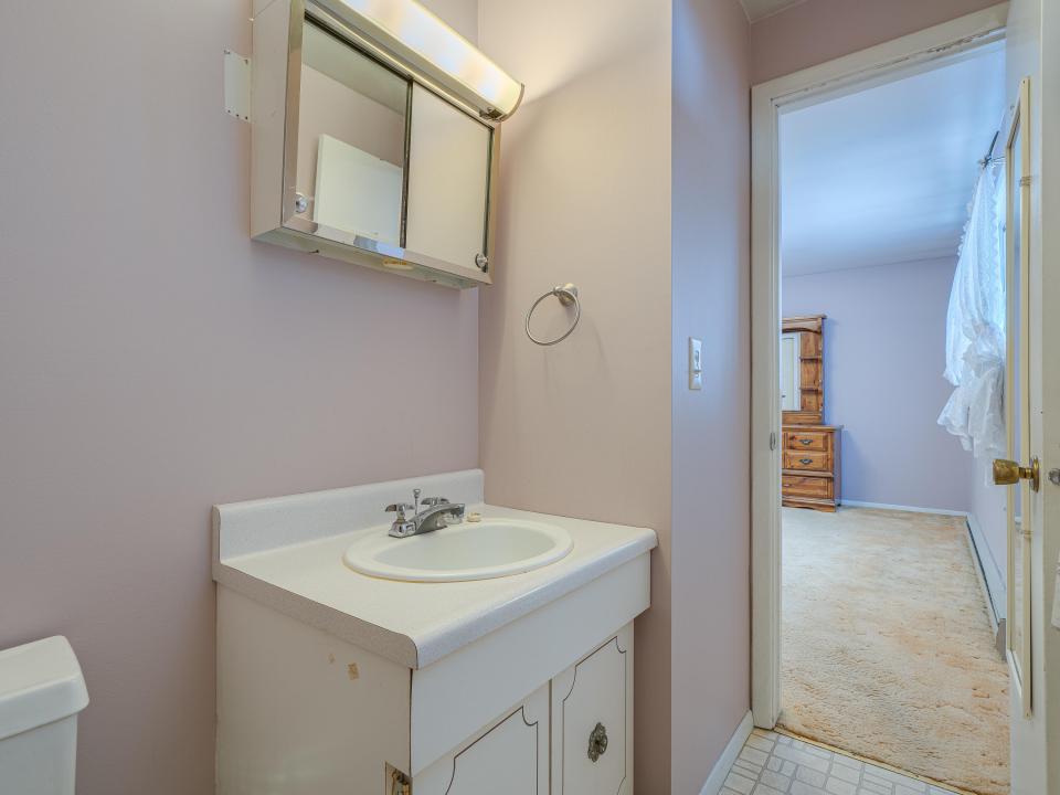80 Sunset Ave-83