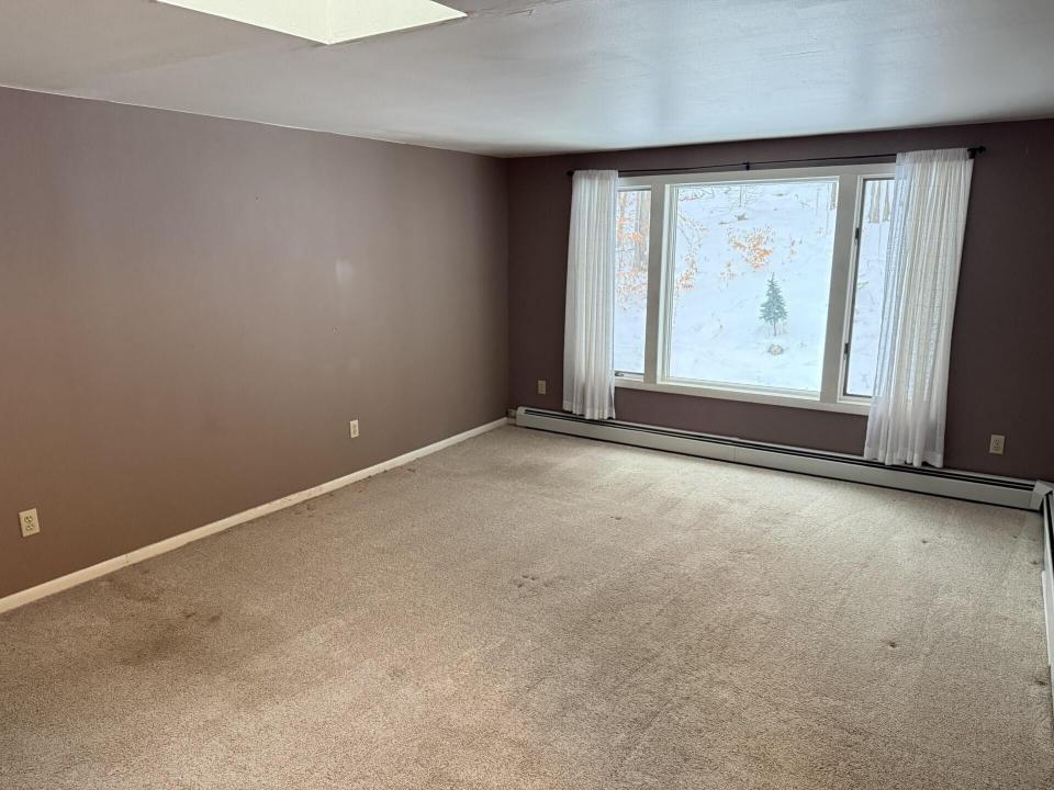 455 Park Ave Primary bedroom