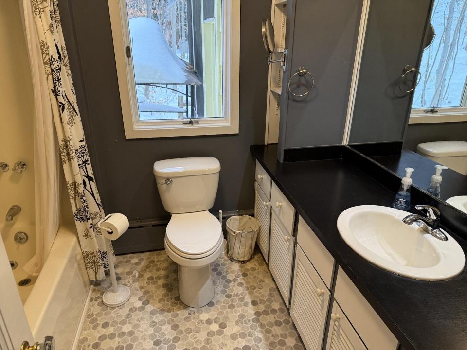 455 Park Ave bathroom 1st floor