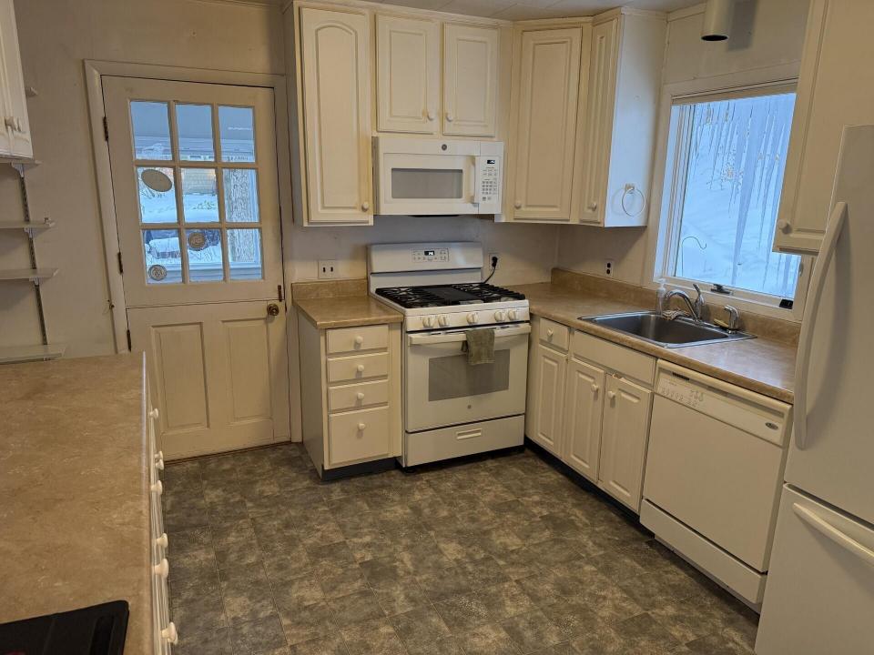 455 Park Ave Kitchen