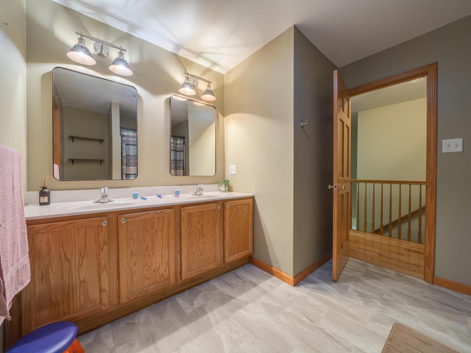 16 Robinwood (2025)-72