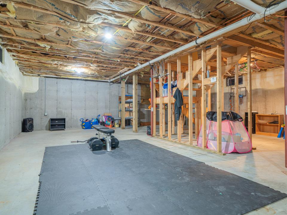 16 Robinwood (2025)-89